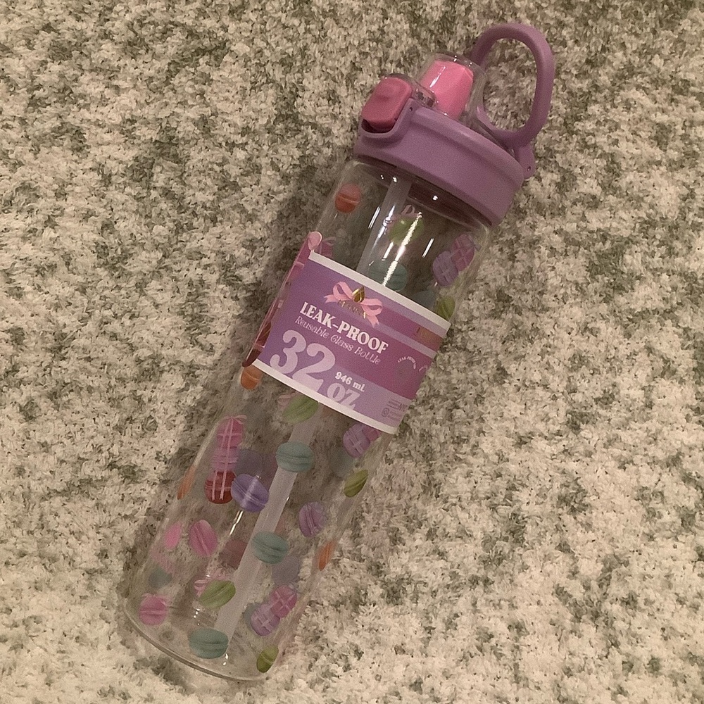 Valentines Day Pastel Macaroons Glass Leak-Proof Water Bottle Manna 32 oz NWT